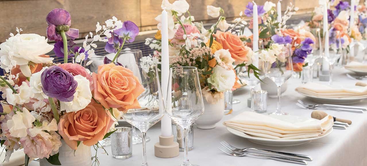 arranjos de flores para decorar uma mesa de festa