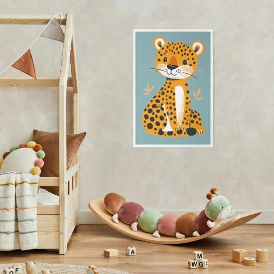 Poster de um leopardo amarelo com manchas pretas, perfeito para dar um toque selvagem ao quarto de bebé. 1